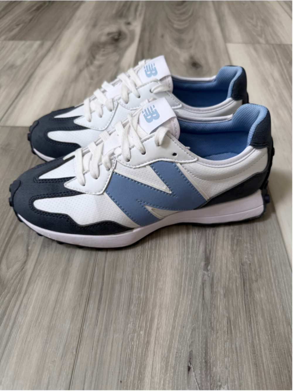 New Balance 327 Womens Size 7 White Blue Navy Retro Casual Sneakers WG327WB - Picture 2 of 12